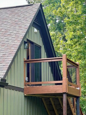 Exterior detail - Charming 1-bedroom garage apartment with AC in Seneca (Seneca)