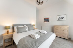 Bügeleisen/Bügelbrett, Reisekinderbett, kostenloses WLAN, Bettwäsche