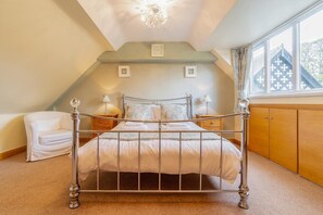 Iron/ironing board, travel cot, free WiFi, bed sheets - 3 Bed in Ambleside (oc-lr214) (Claife)