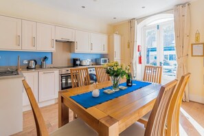 Microwave, oven, dishwasher, high chair - 3 Bed in Ambleside (oc-lr214) (Claife)