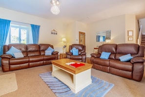 TV, fireplace - 3 Bed in Ambleside (oc-lr214) (Claife)