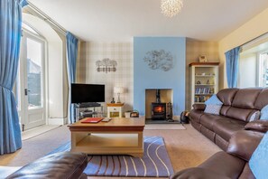 TV, fireplace - 3 Bed in Ambleside (oc-lr214) (Claife)