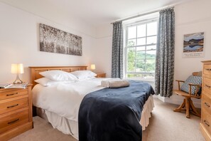 Bügeleisen/Bügelbrett, Reisekinderbett, kostenloses WLAN, Bettwäsche