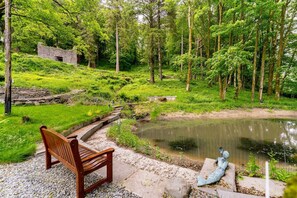 Property grounds - 5 Bed in Staveley (oc-lr107) (Staveley)