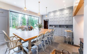 Dining - 5 Bed in Staveley (oc-lr107) (Staveley)