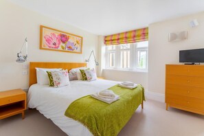 Bügeleisen/Bügelbrett, Reisekinderbett, kostenloses WLAN, Bettwäsche