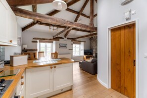 TV, fireplace - 1 Bed in Ambleside (oc-lr160) (Ambleside)