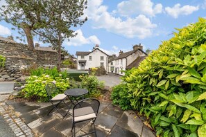 Outdoor dining - 1 Bed in Ambleside (oc-lr160) (Ambleside)