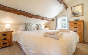 Iron/ironing board, free WiFi, bed sheets - 1 Bed in Hawkshead (oc-lr072) (Hawkshead)