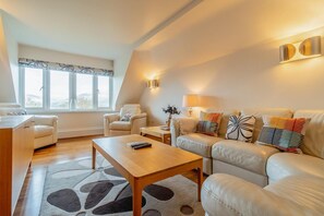 TV - 2 Bed in Ambleside (oc-lr211) (Claife)
