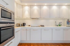 Microwave, oven, dishwasher, high chair - 2 Bed in Ambleside (oc-lr211) (Claife)