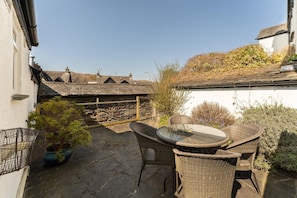Outdoor dining - 2 Bed in Ambleside (oc-lr073) (Ambleside)