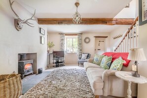 TV, fireplace - 2 Bed in Rydal (oc-lr088) (Rydal)