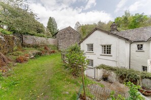 Property grounds - 2 Bed in Rydal (oc-lr088) (Rydal)