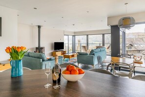 TV, fireplace - 3 Bed in Ambleside (oc-lr032) (Ambleside)