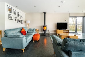 TV, fireplace - 3 Bed in Ambleside (oc-lr032) (Ambleside)