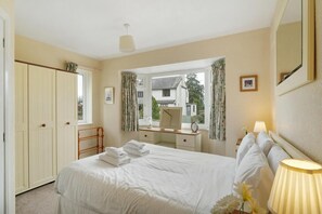 Iron/ironing board, travel cot, free WiFi, bed sheets - 3 Bed in Keswick (oc-lr188) (Keswick)