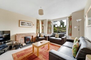 TV, fireplace - 3 Bed in Keswick (oc-lr188) (Keswick)