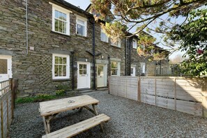 Outdoor dining - 3 Bed in Grasmere (oc-lr193) (Grasmere)