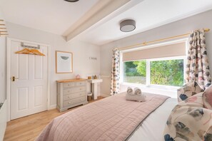 Iron/ironing board, travel cot, free WiFi, bed sheets - 5 Bed in Staveley (oc-lr078) (Staveley)