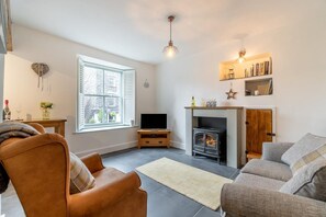 TV - 1 Bed in Ambleside (oc-lr036) (Ambleside)
