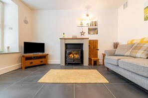 TV - 1 Bed in Ambleside (oc-lr036) (Ambleside)