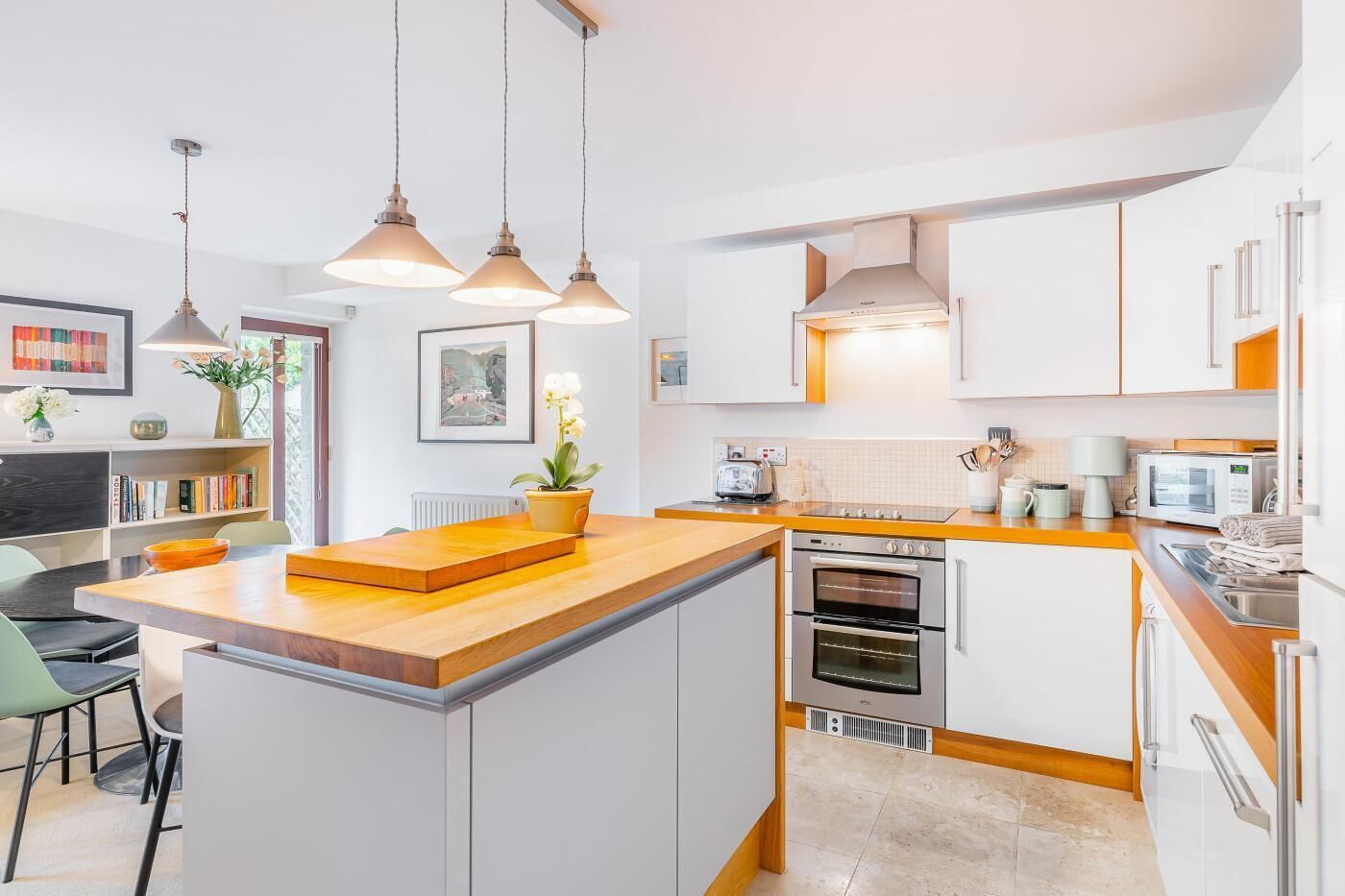 Oven, dishwasher, cookware/dishes/utensils
