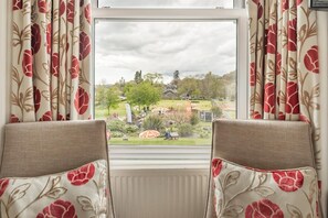 Interior - 7 Bed in Ambleside (oc-lr053) (Ambleside)