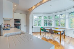 Microwave, oven, dishwasher, high chair - 2 Bed in Ambleside (oc-lr218) (Claife)