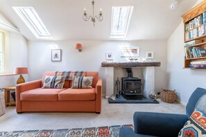 TV, fireplace - 1 Bed in Grasmere (oc-lr124) (Grasmere)