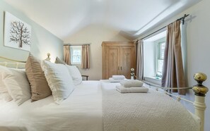 Iron/ironing board, free WiFi, bed sheets - 1 Bed in Grasmere (oc-lr124) (Grasmere)