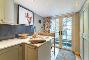 Dining - 1 Bed in Grasmere (oc-lr124) (Grasmere)