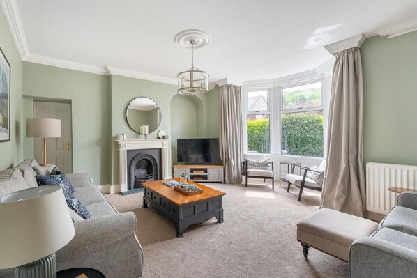 TV - 3 Bed in Keswick (oc-lr105) (Keswick)