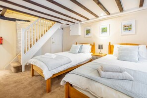 Bügeleisen/Bügelbrett, Reisekinderbett, kostenloses WLAN, Bettwäsche