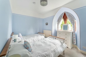 Bügeleisen/Bügelbrett, Reisekinderbett, kostenloses WLAN, Bettwäsche