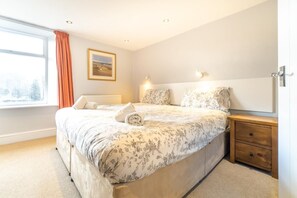 Bügeleisen/Bügelbrett, Reisekinderbett, kostenloses WLAN, Bettwäsche