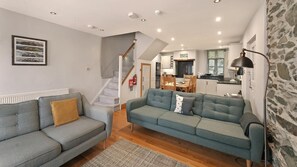 TV, fireplace - 3 Bed in Ambleside (oc-lr152) (Ambleside)