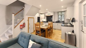 Interior - 3 Bed in Ambleside (oc-lr152) (Ambleside)