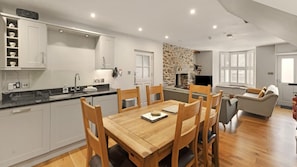 Dining - 3 Bed in Ambleside (oc-lr152) (Ambleside)