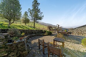 Outdoor dining - 2 Bed in Ambleside (oc-lr177) (Ambleside)
