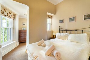 Bügeleisen/Bügelbrett, Reisekinderbett, kostenloses WLAN, Bettwäsche