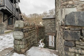 Property grounds - 2 Bed in Ambleside (oc-lr187) (Ambleside)