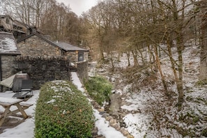 Property grounds - 2 Bed in Ambleside (oc-lr187) (Ambleside)