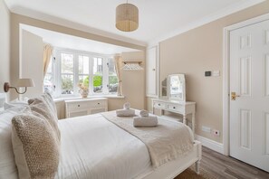 Iron/ironing board, travel cot, free WiFi, bed sheets - 2 Bed in Ambleside (oc-lr187) (Ambleside)