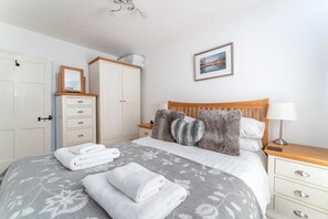 Bügeleisen/Bügelbrett, Reisekinderbett, kostenloses WLAN, Bettwäsche