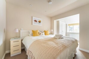 Bügeleisen/Bügelbrett, Reisekinderbett, kostenloses WLAN, Bettwäsche