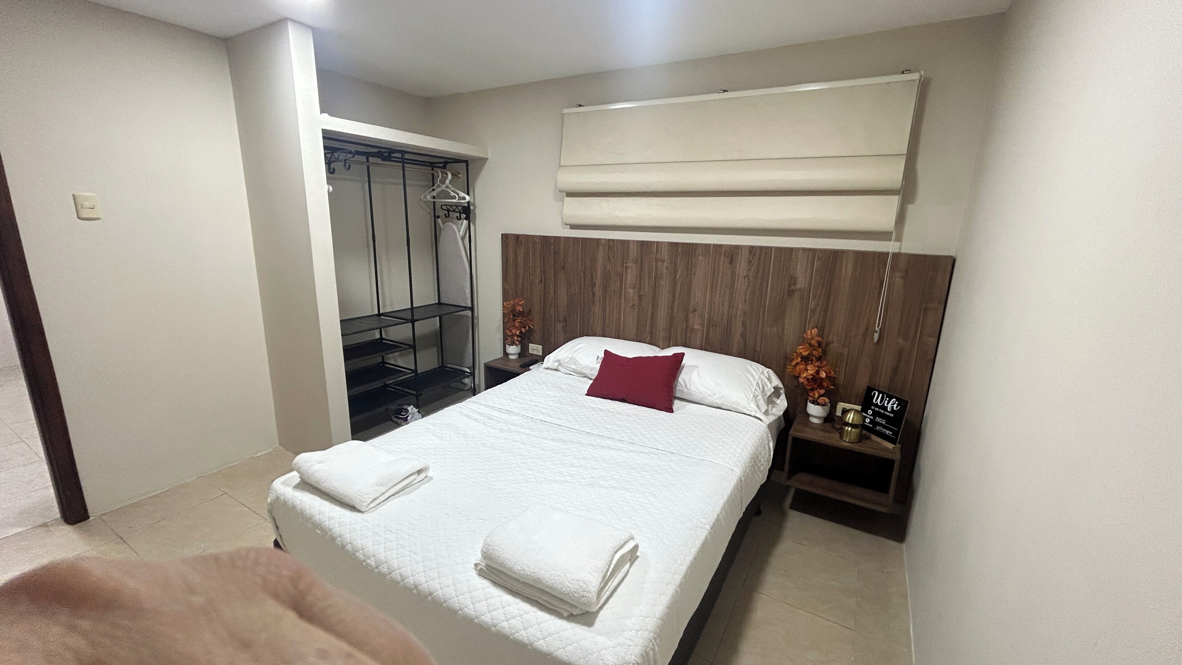 Phòng đôi Deluxe, quang cảnh thành phố | Bàn ủi/dụng cụ ủi quần áo, truy cập Internet không dây miễn phí 