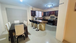 Nhà Deluxe, 3 phòng ngủ, ban công | Phòng ăn