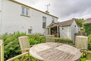 Outdoor dining - 3 Bed in Ambleside (oc-lr122) (Outgate)