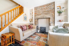 TV - 3 Bed in Ambleside (oc-lr020) (Ambleside)
